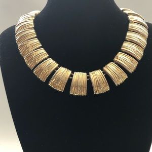 Vintage 1960s Gold Tone Shell Textured Necklace